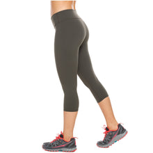 Load image into Gallery viewer, Flexmee 944201 Mid Rise Capri Leggings for Women